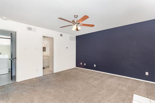 Building Photo - 8750 Park Ln