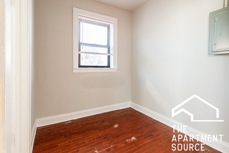 Building Photo - 4546 N Damen Ave