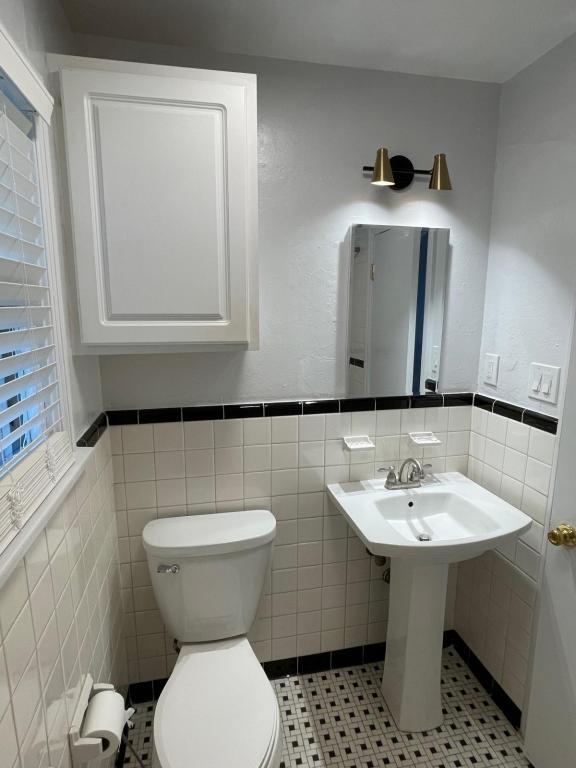 Building Photo - 2515 N Harvey Ave