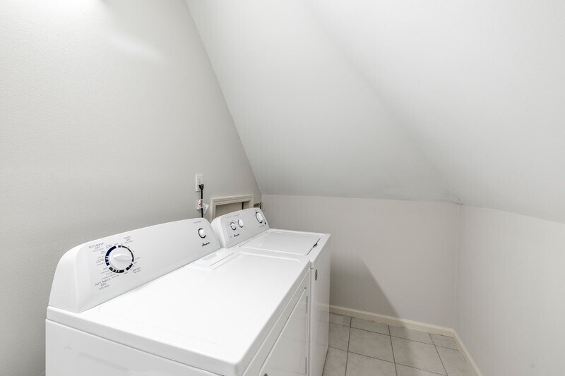 Building Photo - 2801 Spreading Oaks Dr NW