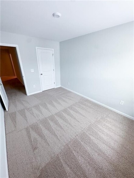 Building Photo - 493 Crown Dr