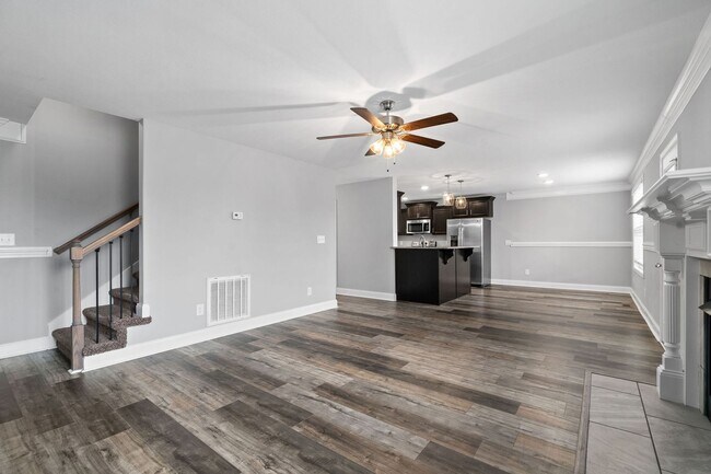 Building Photo - Pet Friendly Three Bedroom with Bonus!