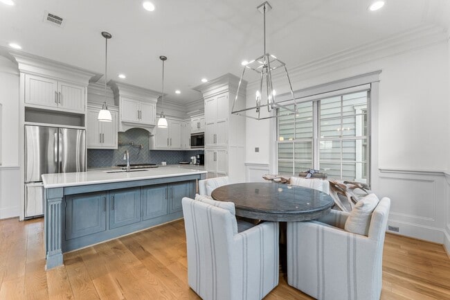 Building Photo - 426 Marshall St