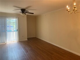 Building Photo - 501 W 26th