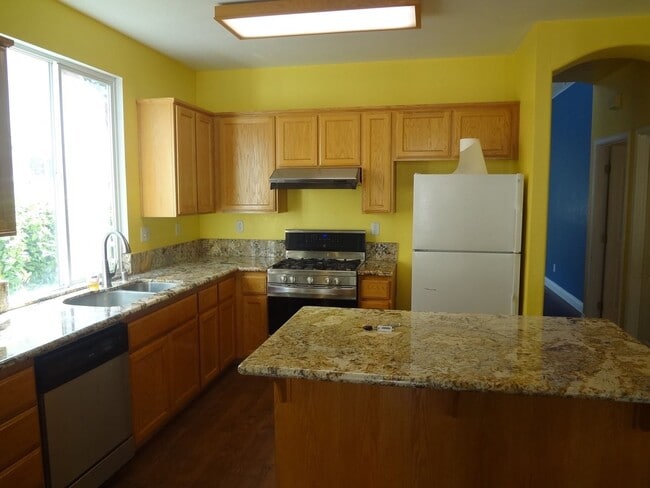 Building Photo - 4 br, 3.5 bath House - 2053 North Bend Drive