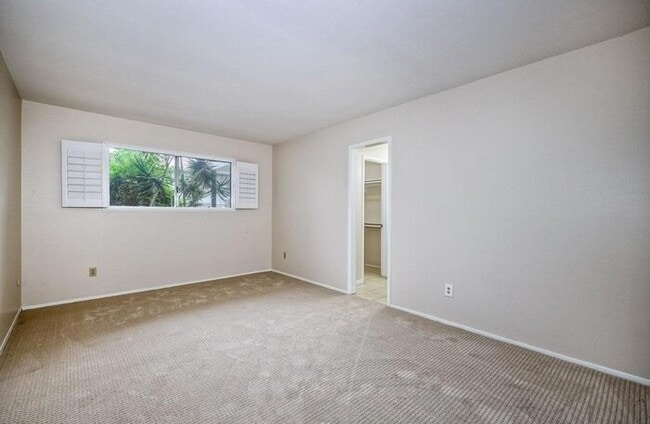 Building Photo - First-Floor 2BR Condo with Pool Access & Covered Parking in La Bonita