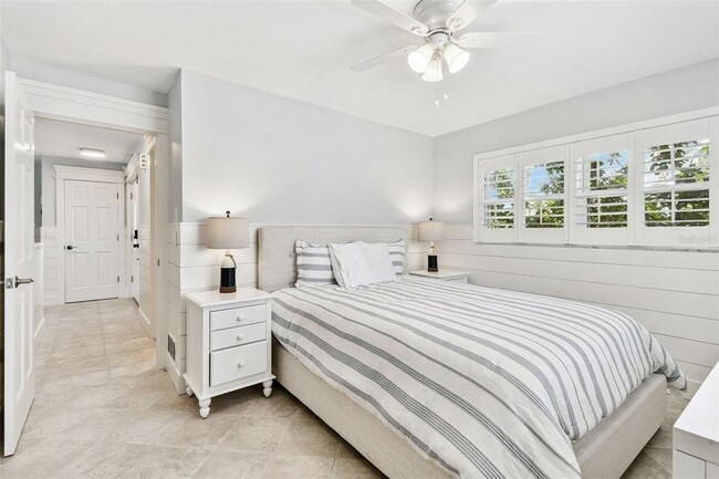 Building Photo - 2822 W Vina Del Mar Blvd