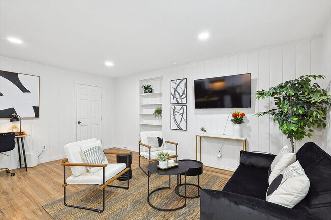 Building Photo - 329 Blandin St