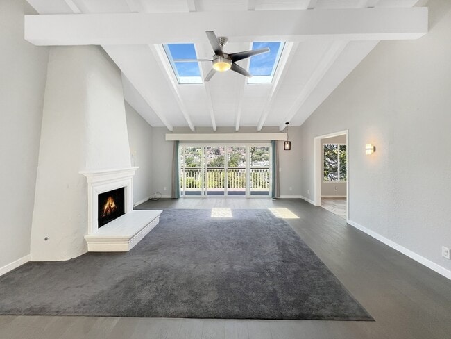 Building Photo - 1334 Miraflores Glen