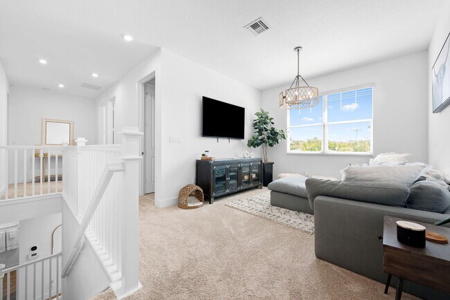 Building Photo - 6819 Pointe of Woods Dr