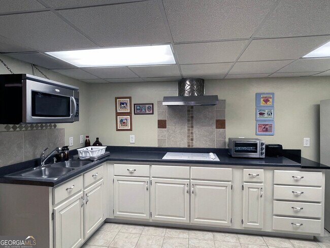 Building Photo - 3550 River Trace Dr