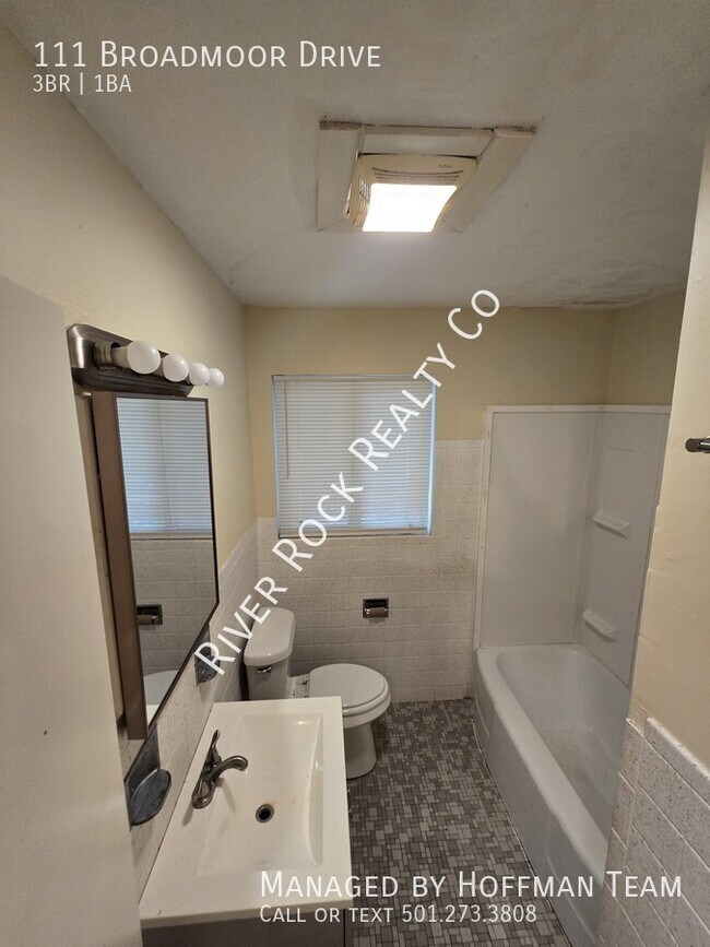 Building Photo - 111 Broadmoor Dr