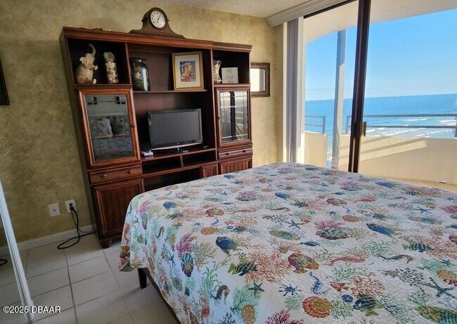 Building Photo - 2828 N Atlantic Ave