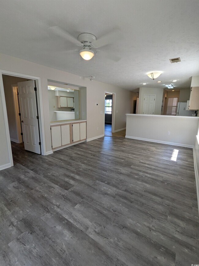 Building Photo - 627 Waterway Village Blvd