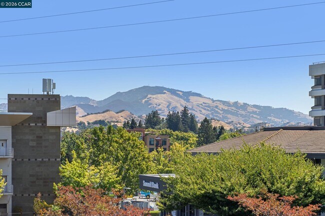 Building Photo - 1756 Cole Ave