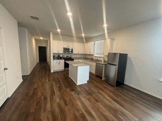 Building Photo - 148 Acorn Cir