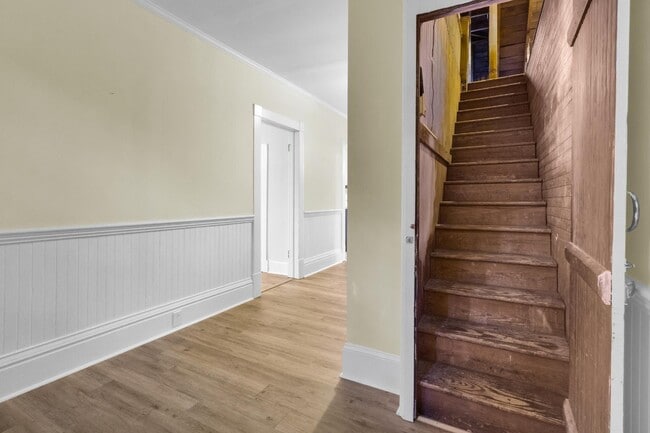 Building Photo - 1110 N Pasteur St