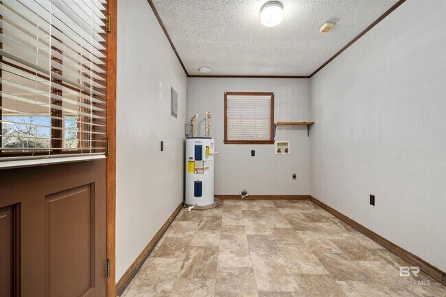 Building Photo - 30045 Wayside Dr