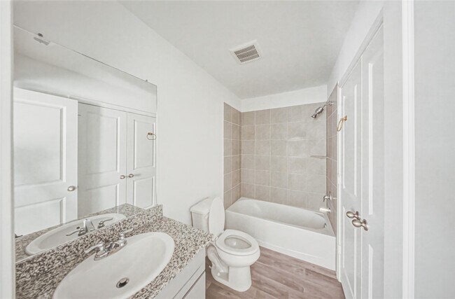 Building Photo - 16802 N Marie Vlg Dr