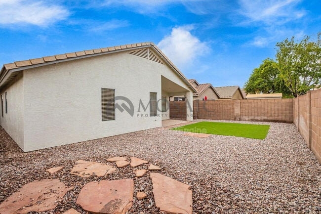 Building Photo - 3284 W Five Mile Peak Dr