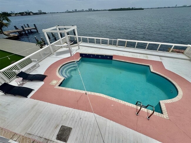 Building Photo - 10911 N Bayshore Dr