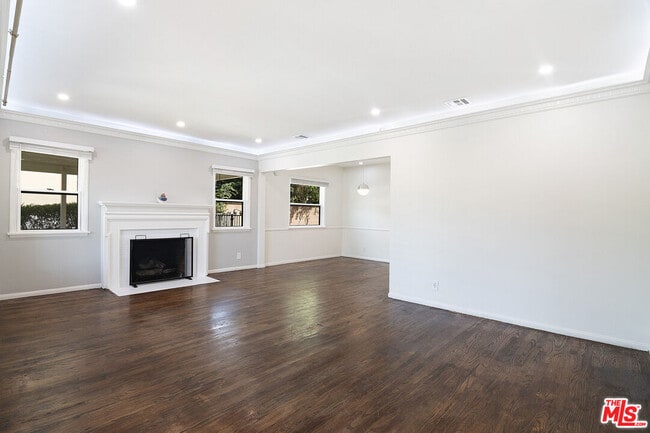 Building Photo - 414 University Ave