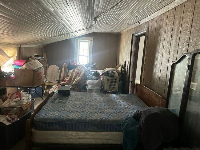 Building Photo - 82 E Hampton St