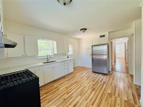 Building Photo - 1015 W Sycamore St