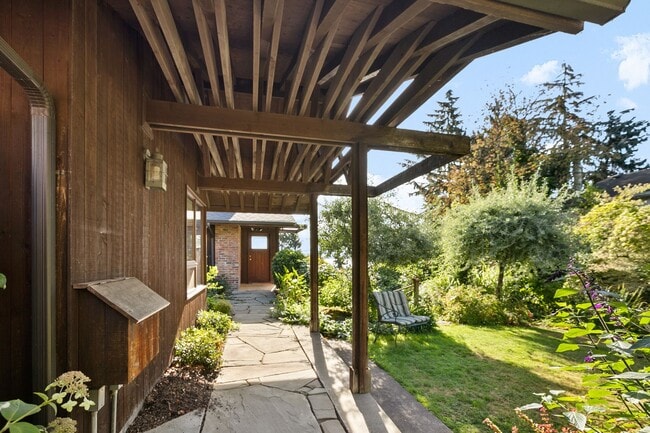 Building Photo - 4Bd/2.75Ba Seattle House