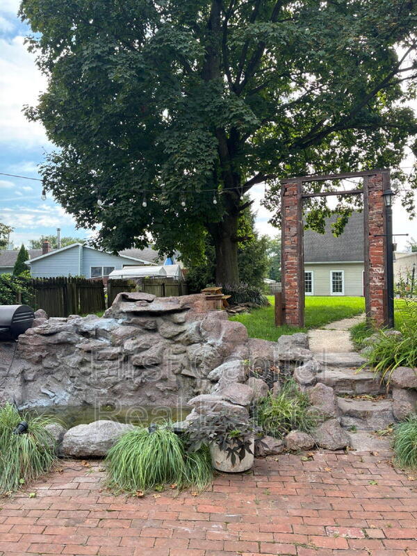 Building Photo - 109 Hanover St