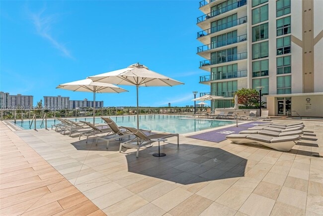 Building Photo - 300 Sunny Isles Blvd