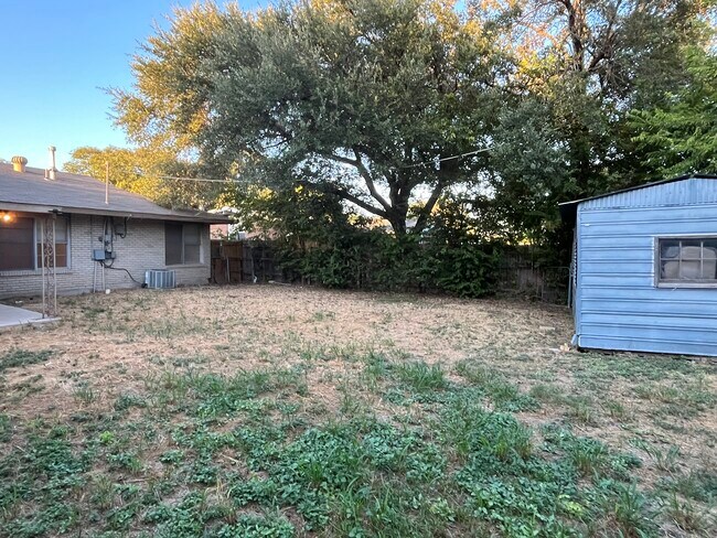 Building Photo - 4534 Waikiki Dr