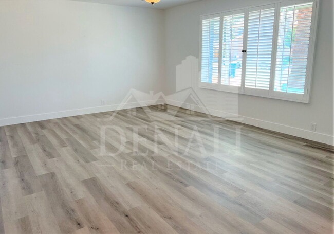 Building Photo - 618 W McNair St