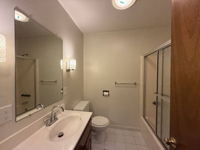 Building Photo - Three Bedroom Bellefonte Ranch - 1st Month Free & Half off Security Deposit