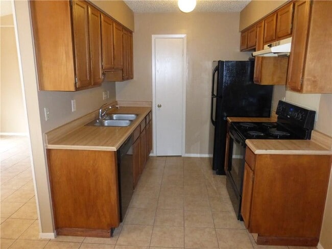 Building Photo - 7208 Lilac Ln