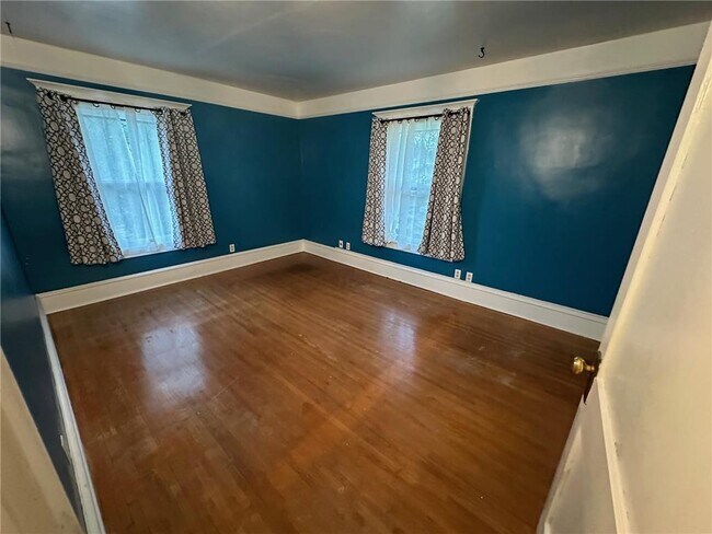 Building Photo - 216 Litchfield Ave SE