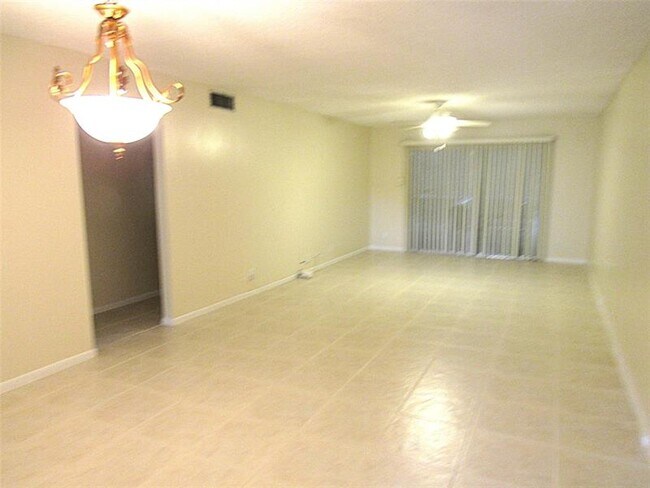 Building Photo - 3001 Portofino Isle