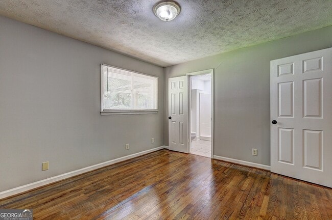 Building Photo - 215 Hubbard St