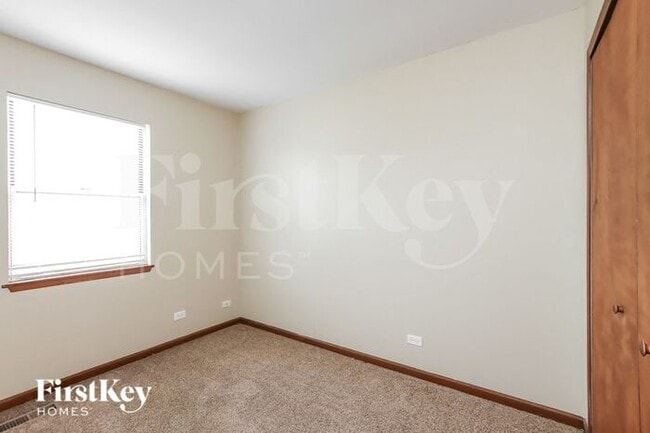 Building Photo - 2017 Willow Ridge Dr