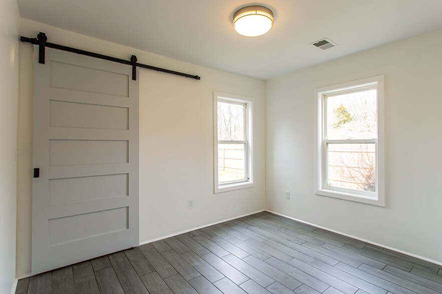 Building Photo - 12956 Portage Road