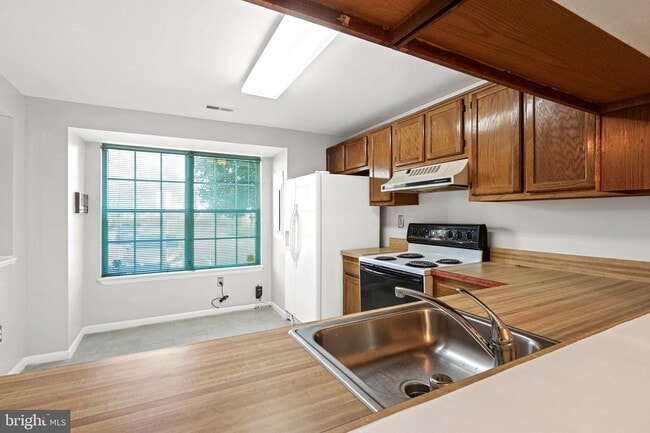 Building Photo - 1635 Forest Park Dr