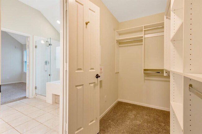 Building Photo - 27 Bethany Bend Dr