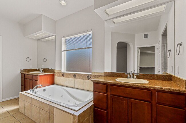 Building Photo - "Spacious 4-Bed Oasis with Granite Touches...