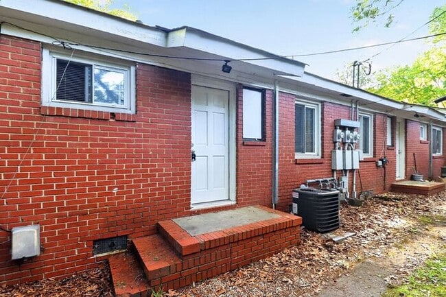 Building Photo - Charming 2BD/1BA Condo on Pecan Ave!