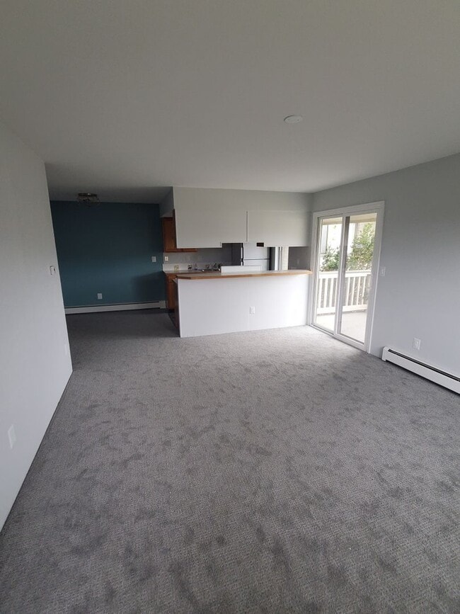 Building Photo - Recently Updated and Spacious 1B / 1B Available for June!