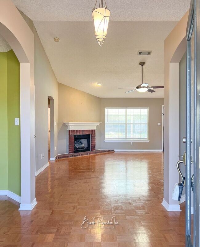 Building Photo - 2634 Southern Oaks Dr
