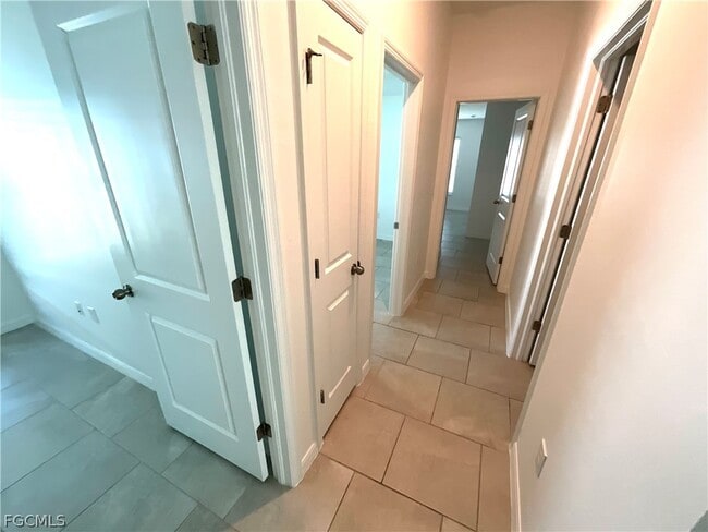 Building Photo - 3905 Treasure Oak Wy