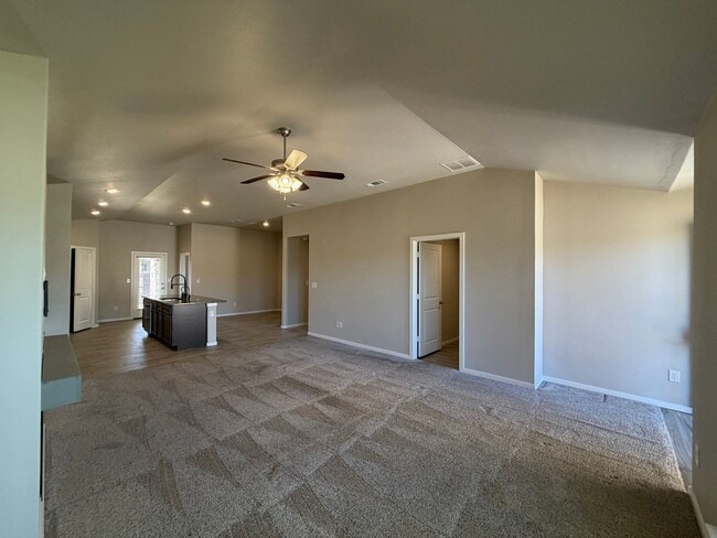 Building Photo - 3/2 in Upland Crossing Available Now!!!