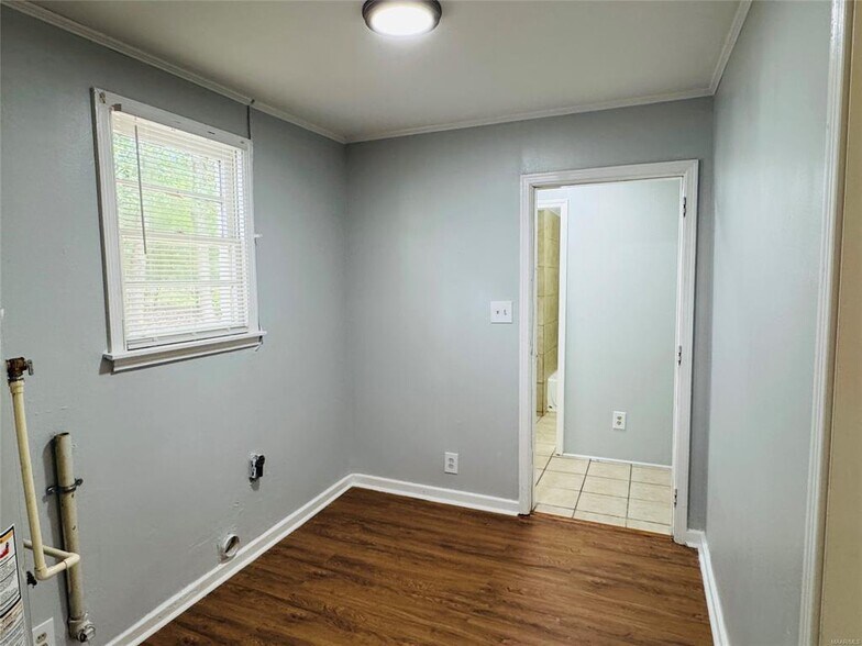 Building Photo - 4228 Hickory Dr