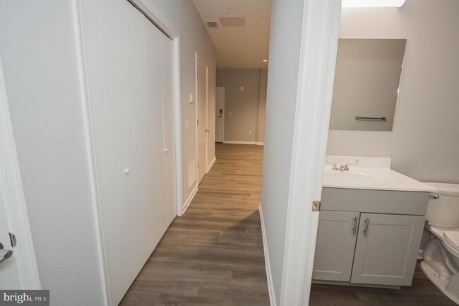 Building Photo - 218 W Main St